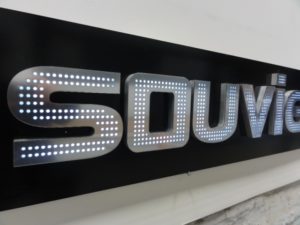 Corporea con vinilo y led
